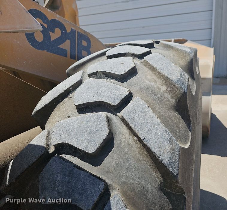 image for item LW9574 1999 Case 621B  wheel loader