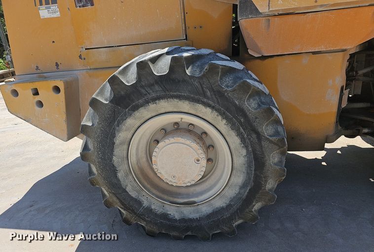 image for item LW9574 1999 Case 621B  wheel loader