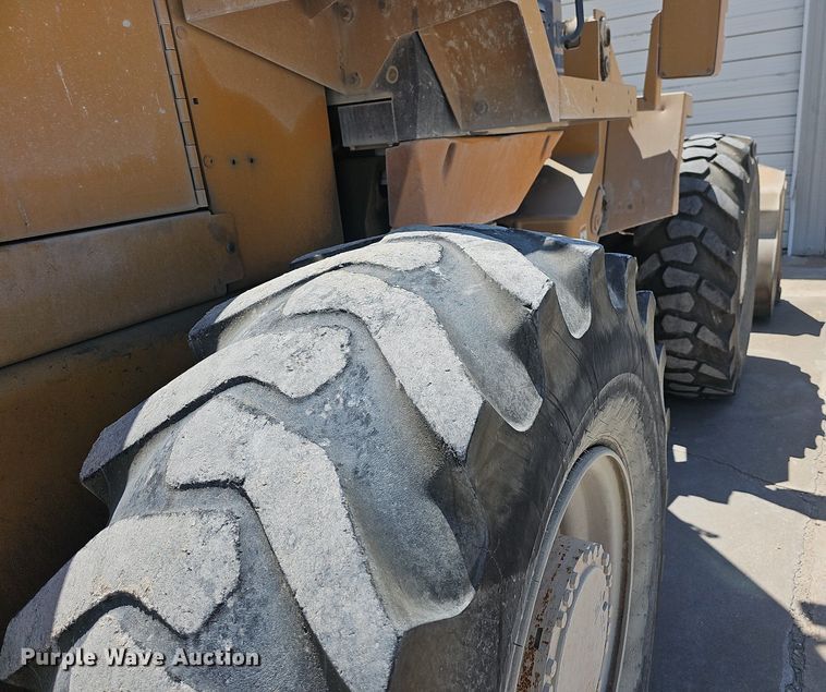 image for item LW9574 1999 Case 621B  wheel loader