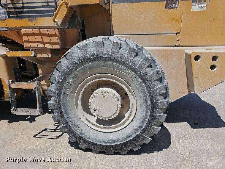 image for item LW9574 1999 Case 621B  wheel loader