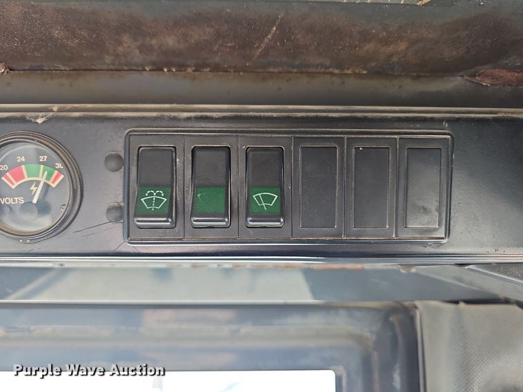 image for item LW9574 1999 Case 621B  wheel loader