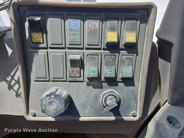 image for item LW9575 1995 Fiat-Allis FR70  wheel loader