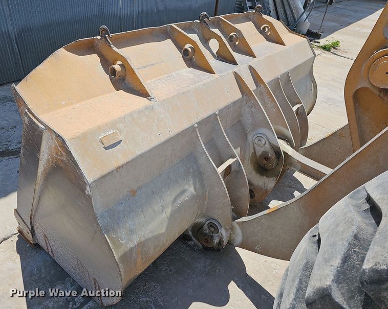 image for item LW9576 1996 Case 621B  wheel loader