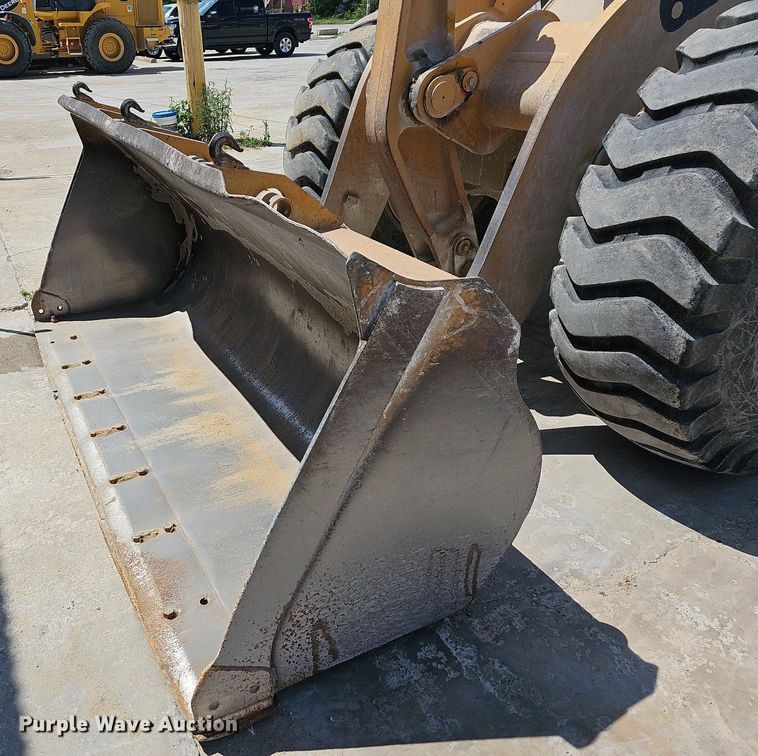 image for item LW9576 1996 Case 621B  wheel loader