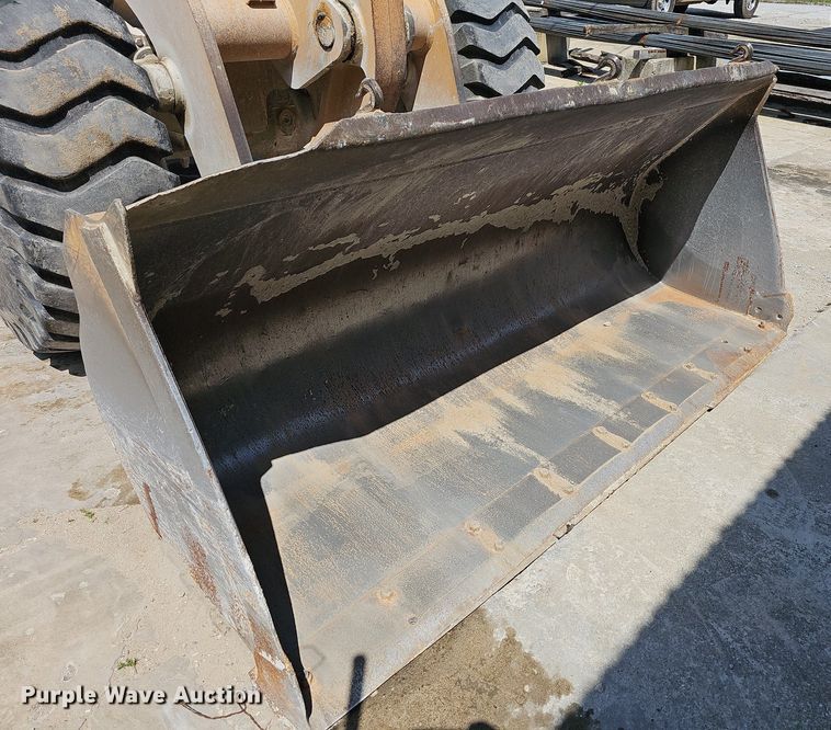 image for item LW9576 1996 Case 621B  wheel loader