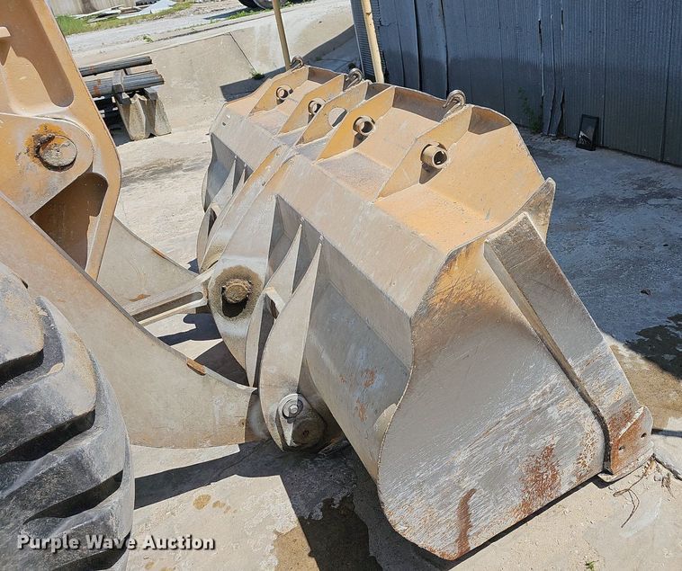 image for item LW9576 1996 Case 621B  wheel loader