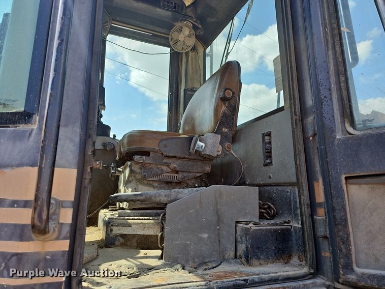 image for item LW9576 1996 Case 621B  wheel loader