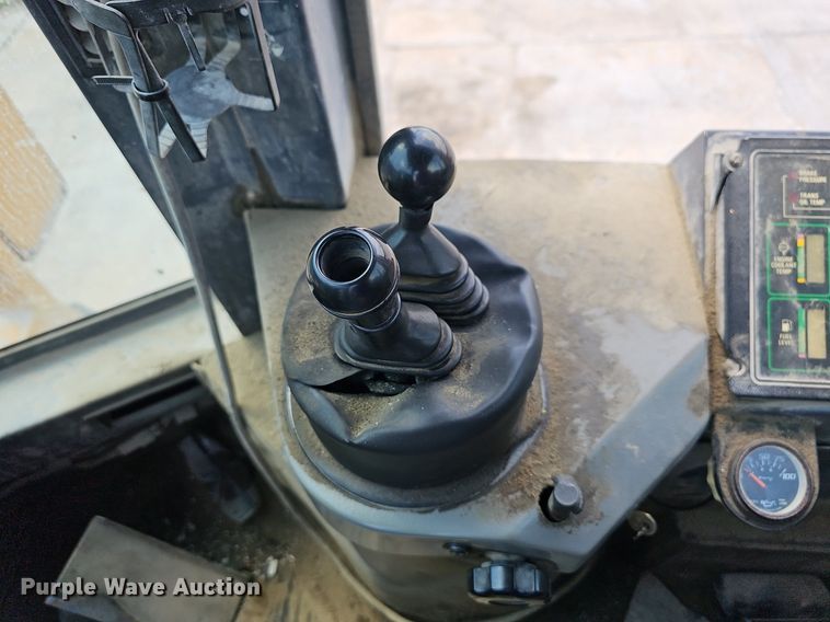 image for item LW9576 1996 Case 621B  wheel loader