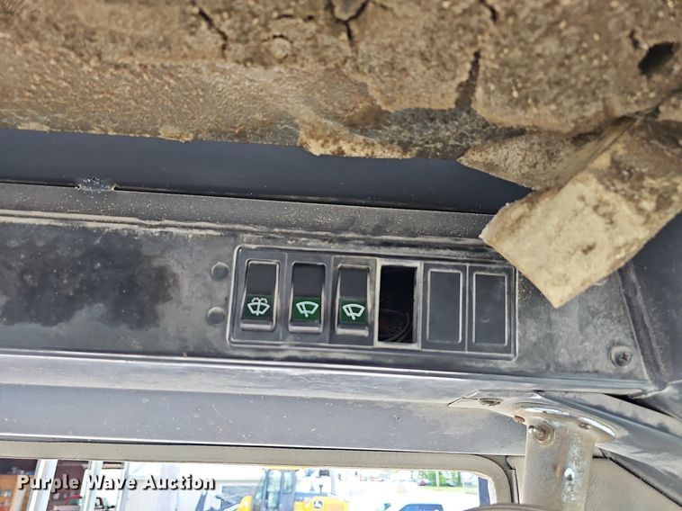 image for item LW9576 1996 Case 621B  wheel loader