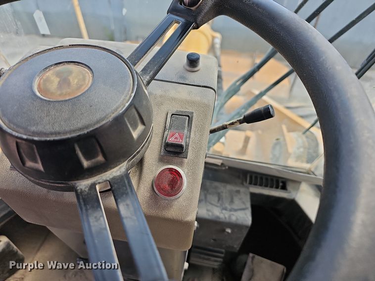 image for item LW9576 1996 Case 621B  wheel loader