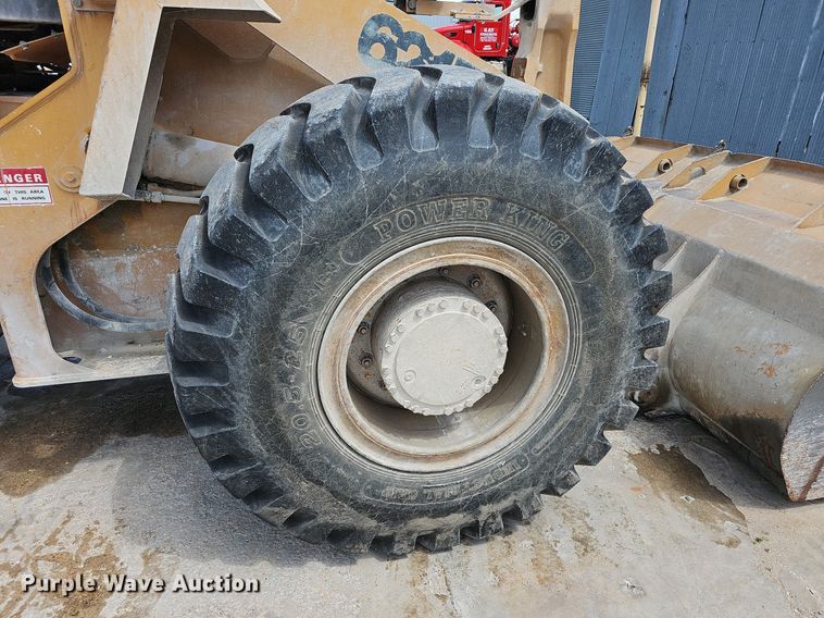 image for item LW9576 1996 Case 621B  wheel loader