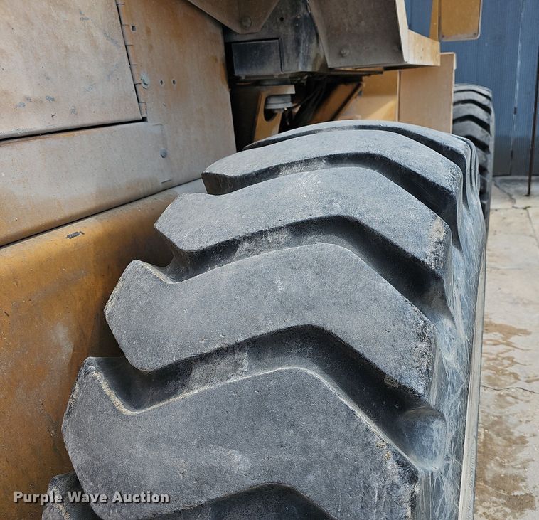 image for item LW9576 1996 Case 621B  wheel loader