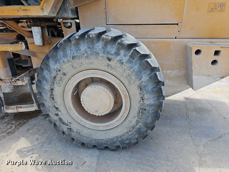 image for item LW9576 1996 Case 621B  wheel loader