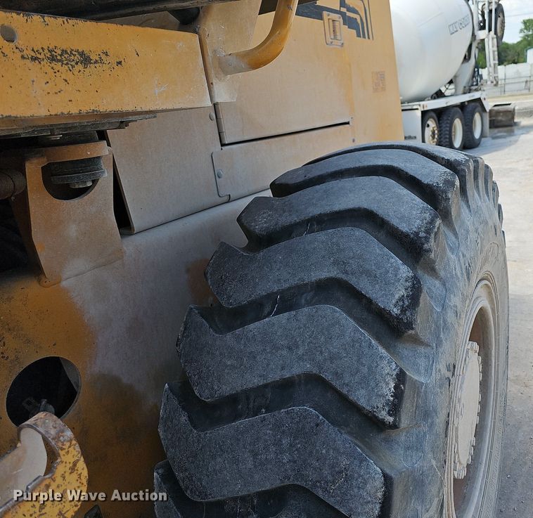 image for item LW9576 1996 Case 621B  wheel loader