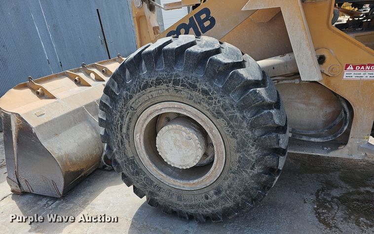 image for item LW9576 1996 Case 621B  wheel loader