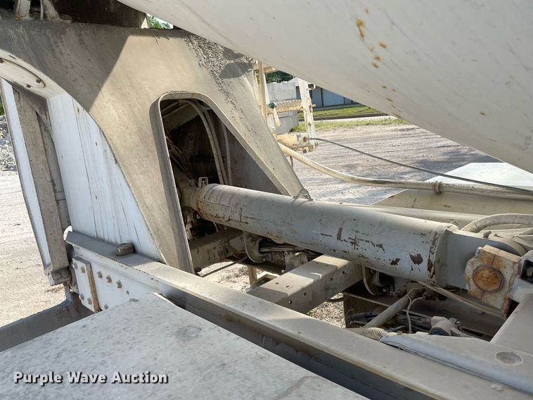 image for item MS9757 2007 Peterbilt 357  ready mix truck