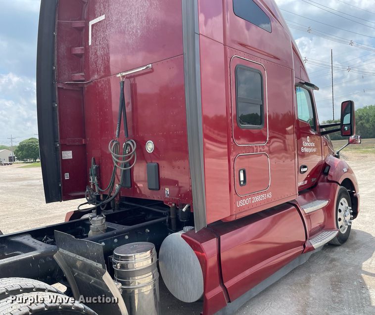 image for item MS9758 2016 Kenworth T680  semi truck