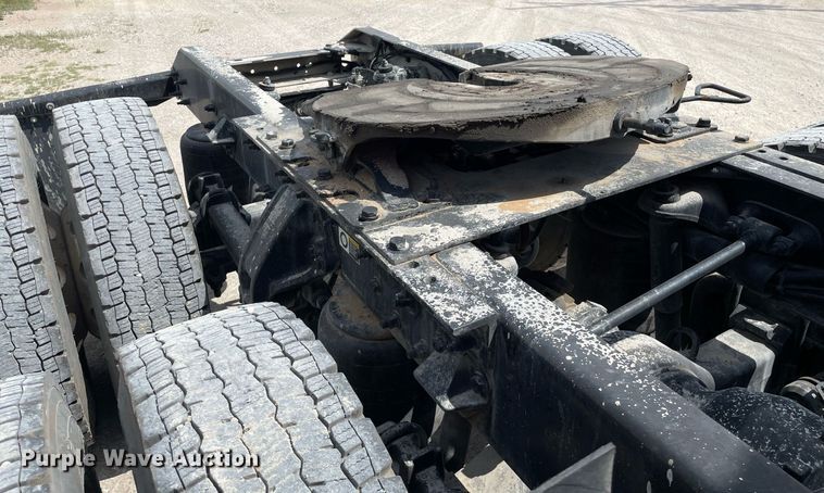 image for item MS9758 2016 Kenworth T680  semi truck