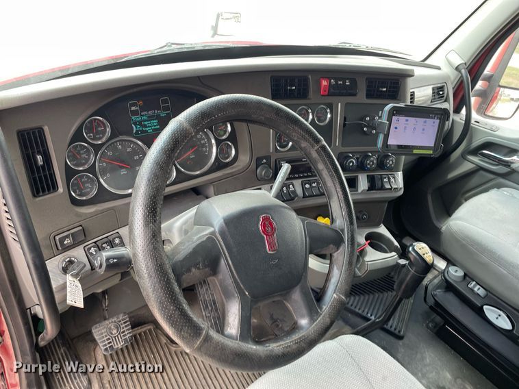 image for item MS9758 2016 Kenworth T680  semi truck