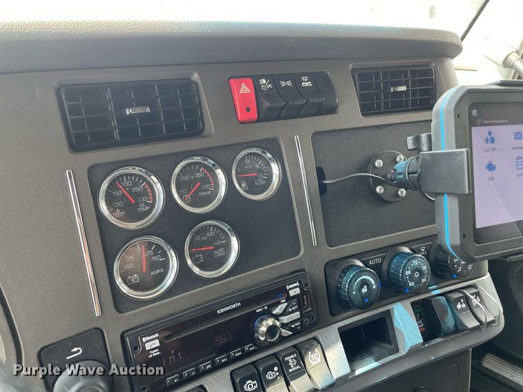 image for item MS9758 2016 Kenworth T680  semi truck