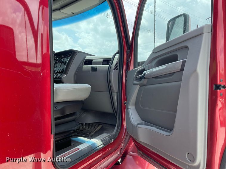 image for item MS9758 2016 Kenworth T680  semi truck