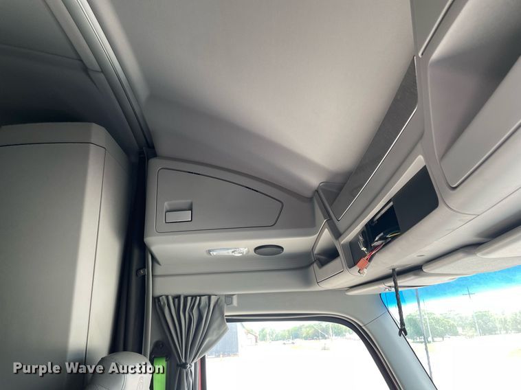 image for item MS9758 2016 Kenworth T680  semi truck