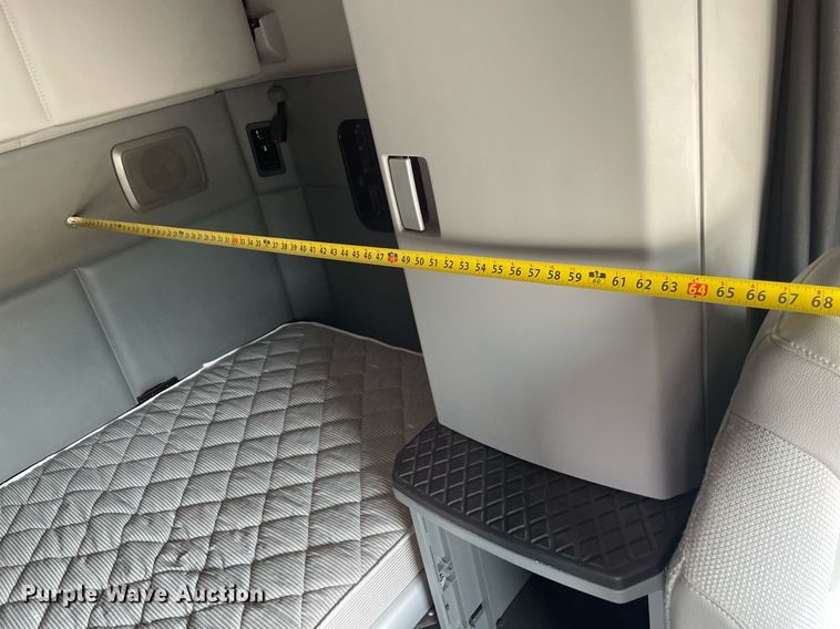 image for item MS9758 2016 Kenworth T680  semi truck