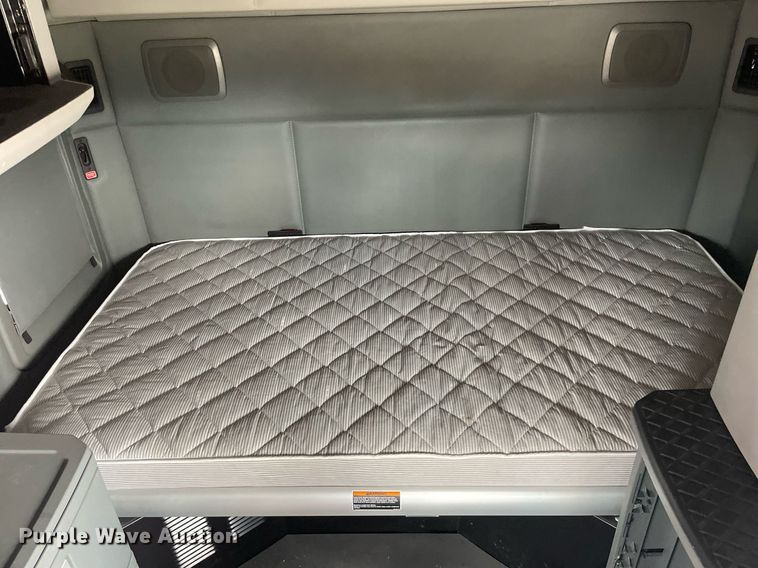 image for item MS9758 2016 Kenworth T680  semi truck