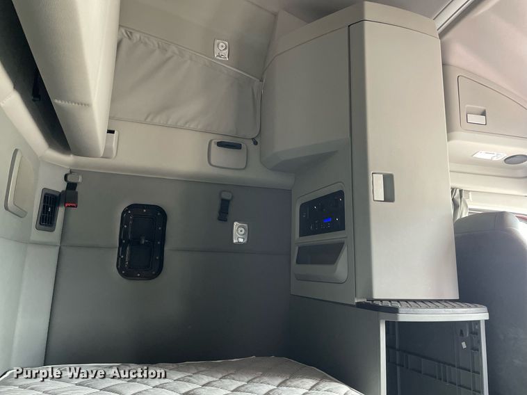 image for item MS9758 2016 Kenworth T680  semi truck