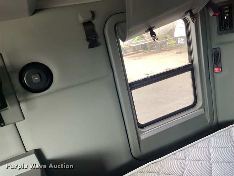 image for item MS9758 2016 Kenworth T680  semi truck