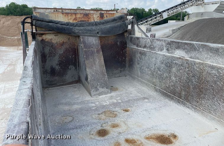 image for item MS9759 1991 International 9400  dump truck