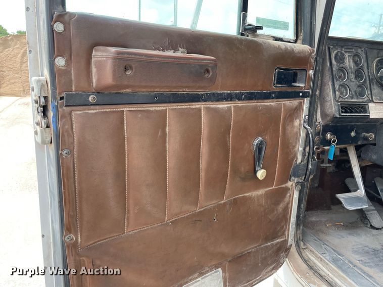 image for item MS9759 1991 International 9400  dump truck