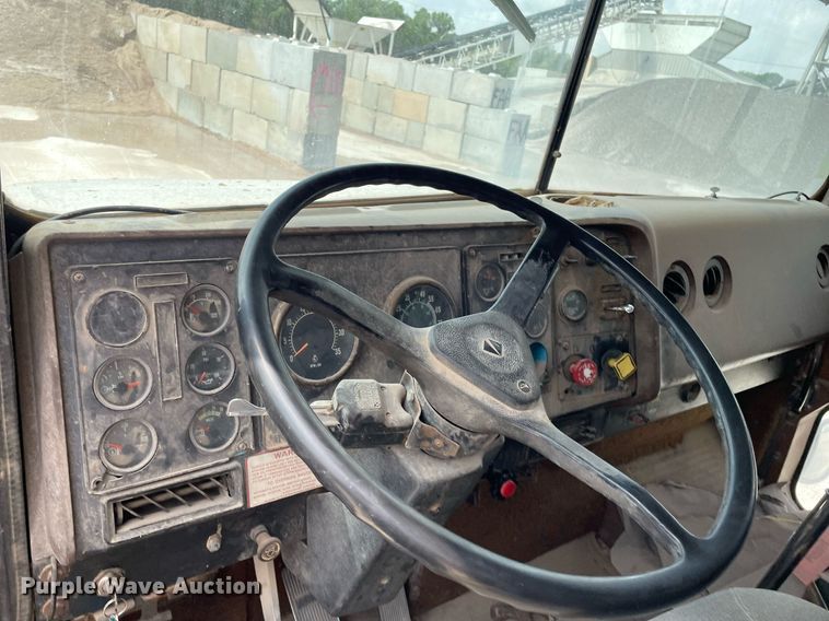 image for item MS9759 1991 International 9400  dump truck