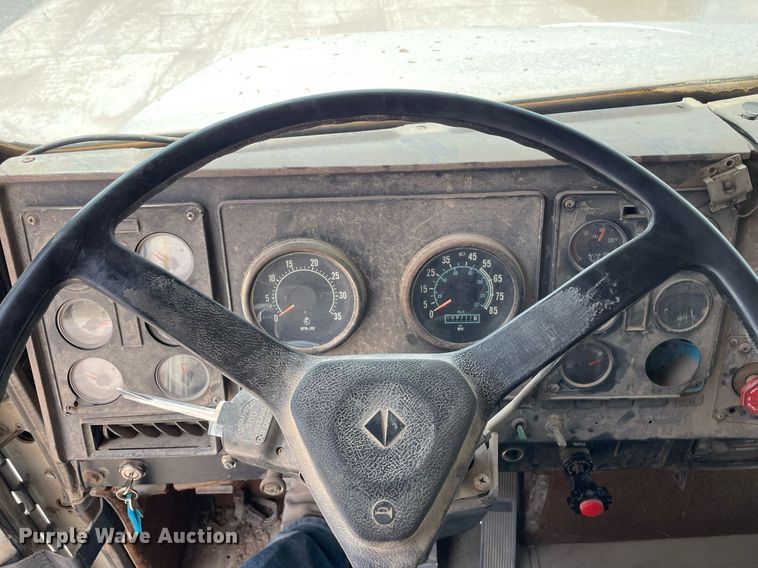 image for item MS9759 1991 International 9400  dump truck