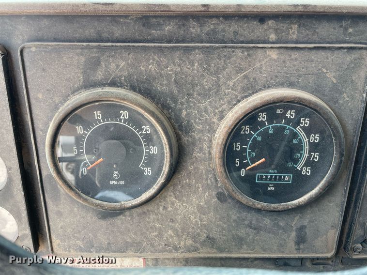 image for item MS9759 1991 International 9400  dump truck