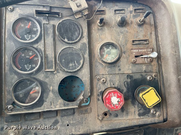 image for item MS9759 1991 International 9400  dump truck