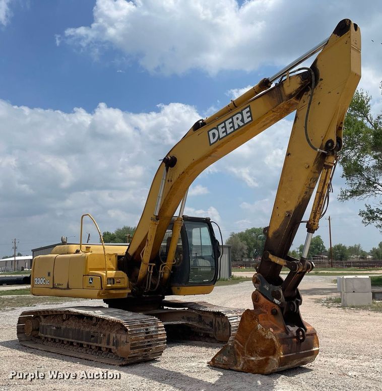 image for item MS9760 2002 John Deere 230CLC  excavator