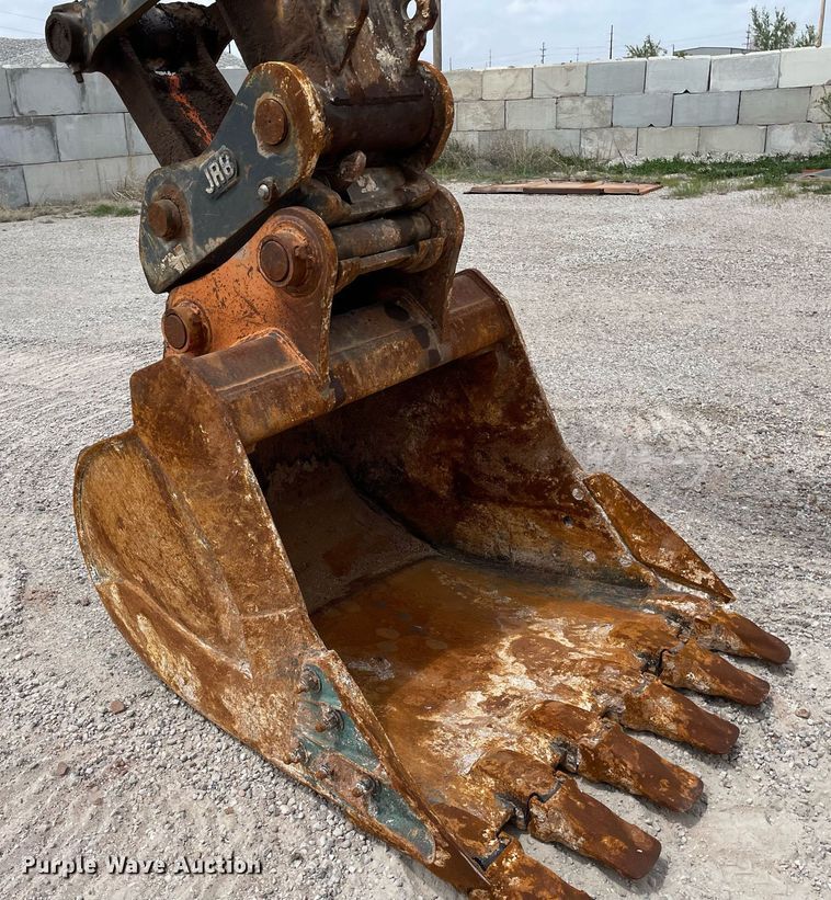 image for item MS9760 2002 John Deere 230CLC  excavator