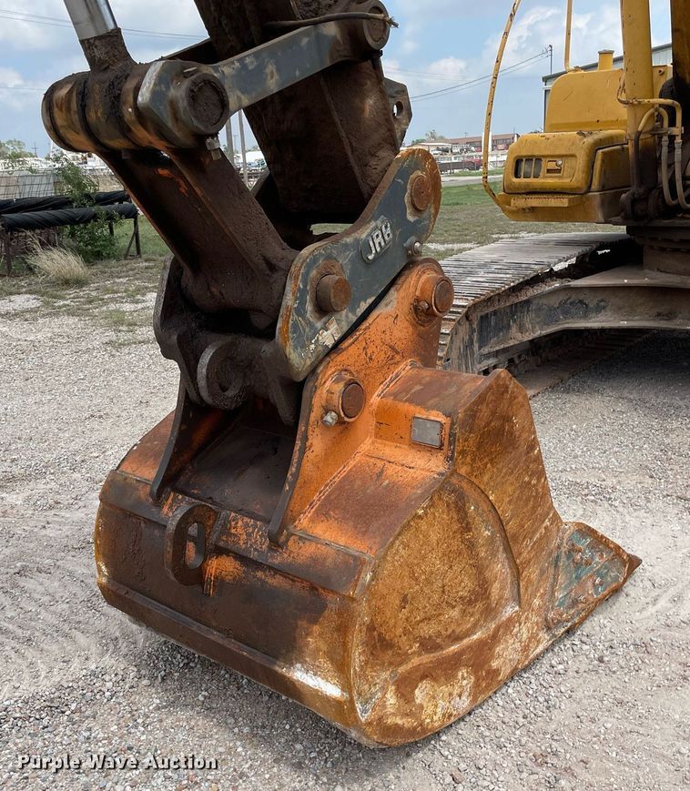 image for item MS9760 2002 John Deere 230CLC  excavator