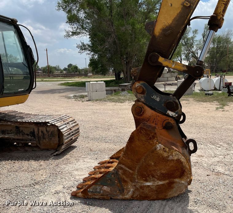 image for item MS9760 2002 John Deere 230CLC  excavator