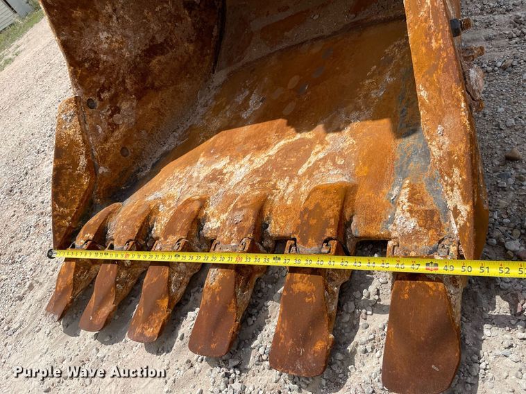 image for item MS9760 2002 John Deere 230CLC  excavator