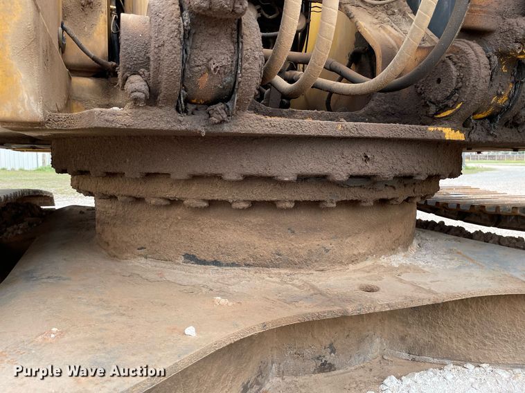 image for item MS9760 2002 John Deere 230CLC  excavator