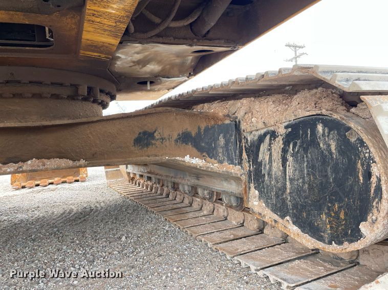 image for item MS9760 2002 John Deere 230CLC  excavator