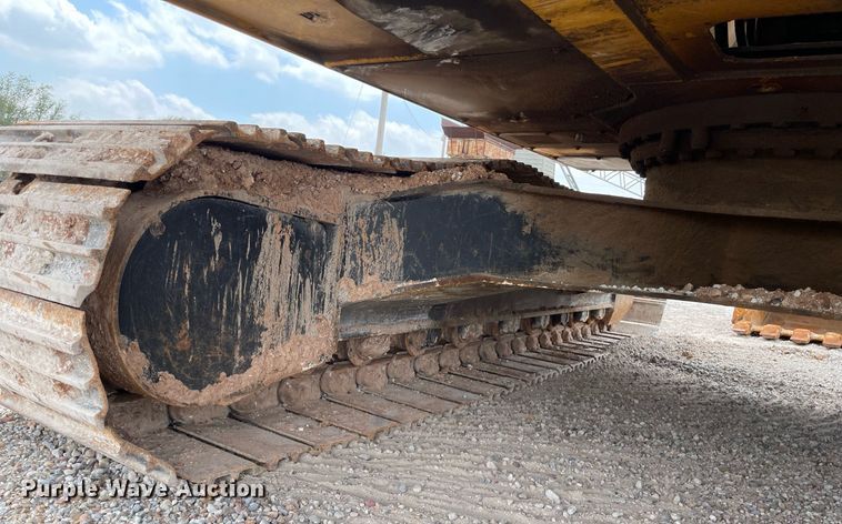 image for item MS9760 2002 John Deere 230CLC  excavator