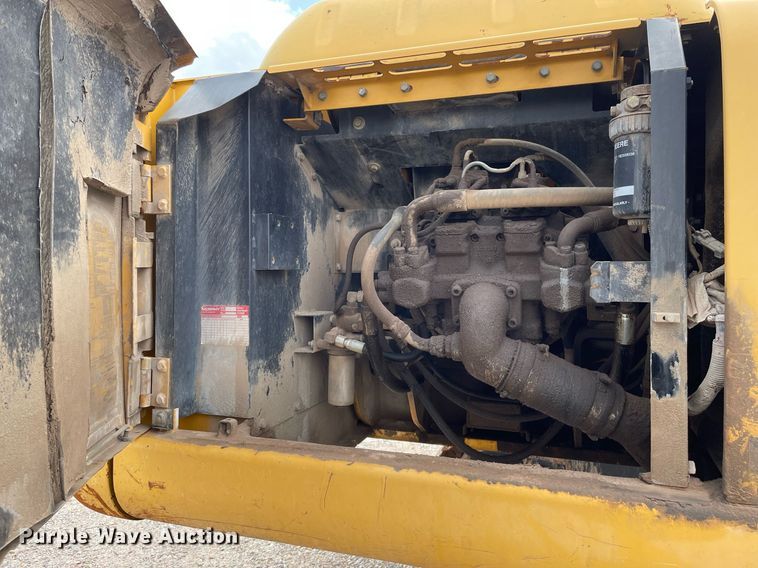 image for item MS9760 2002 John Deere 230CLC  excavator