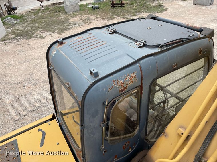 image for item MS9760 2002 John Deere 230CLC  excavator