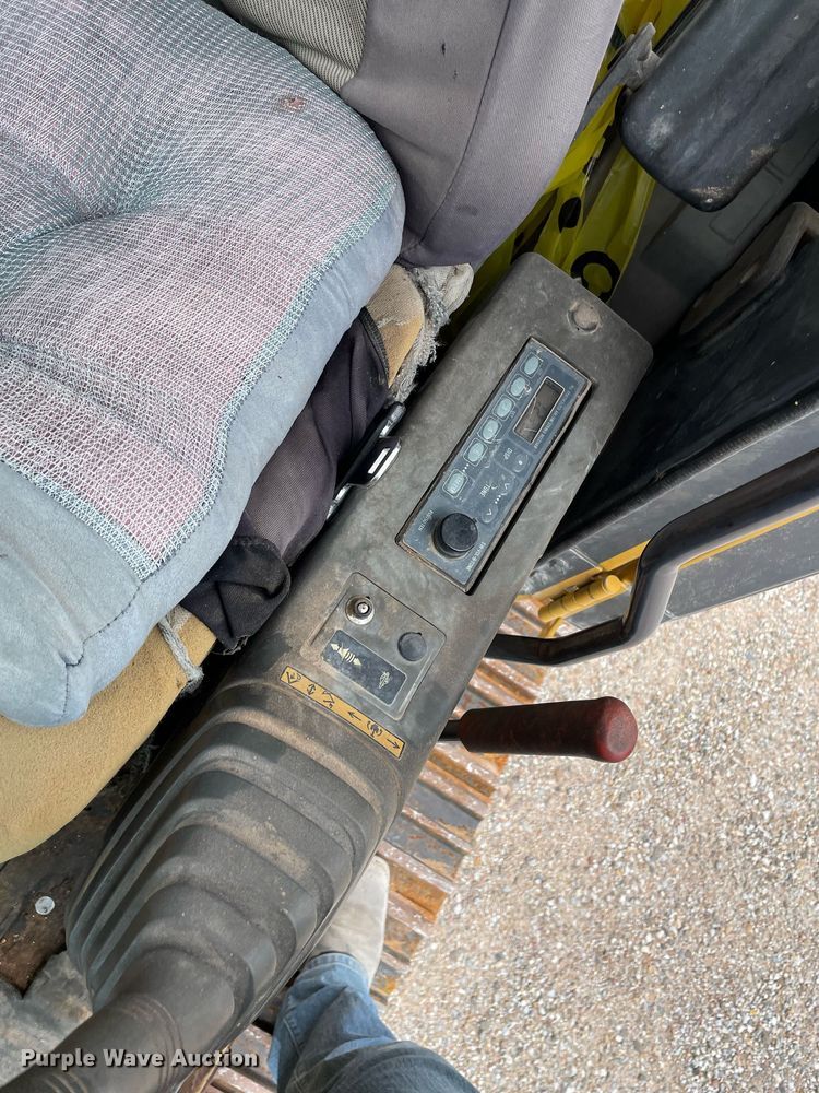 image for item MS9760 2002 John Deere 230CLC  excavator