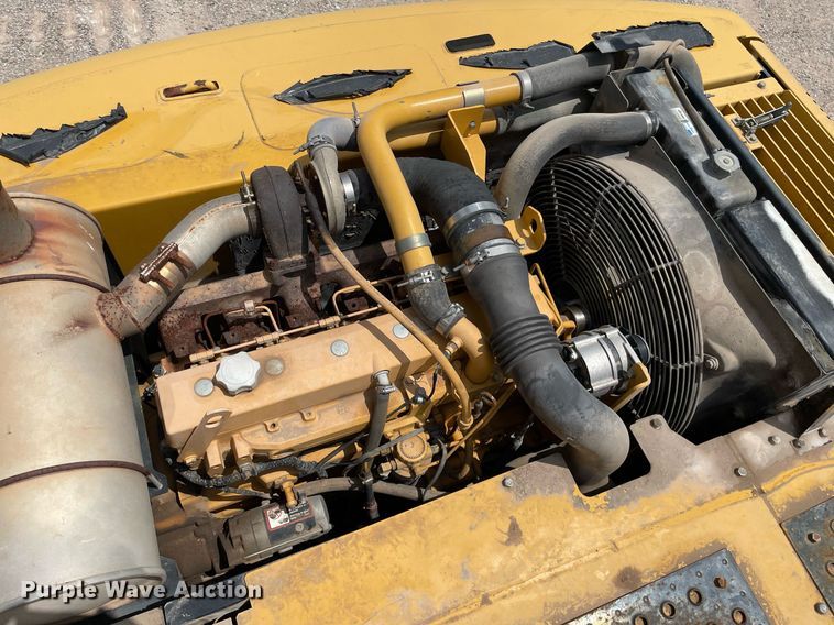 image for item MS9760 2002 John Deere 230CLC  excavator