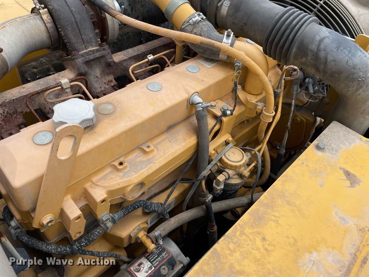 image for item MS9760 2002 John Deere 230CLC  excavator