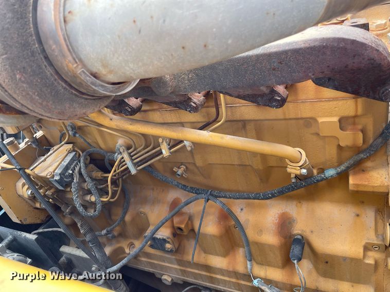 image for item MS9760 2002 John Deere 230CLC  excavator